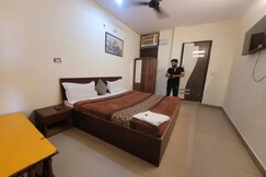 FabHotel Mohan Villa
