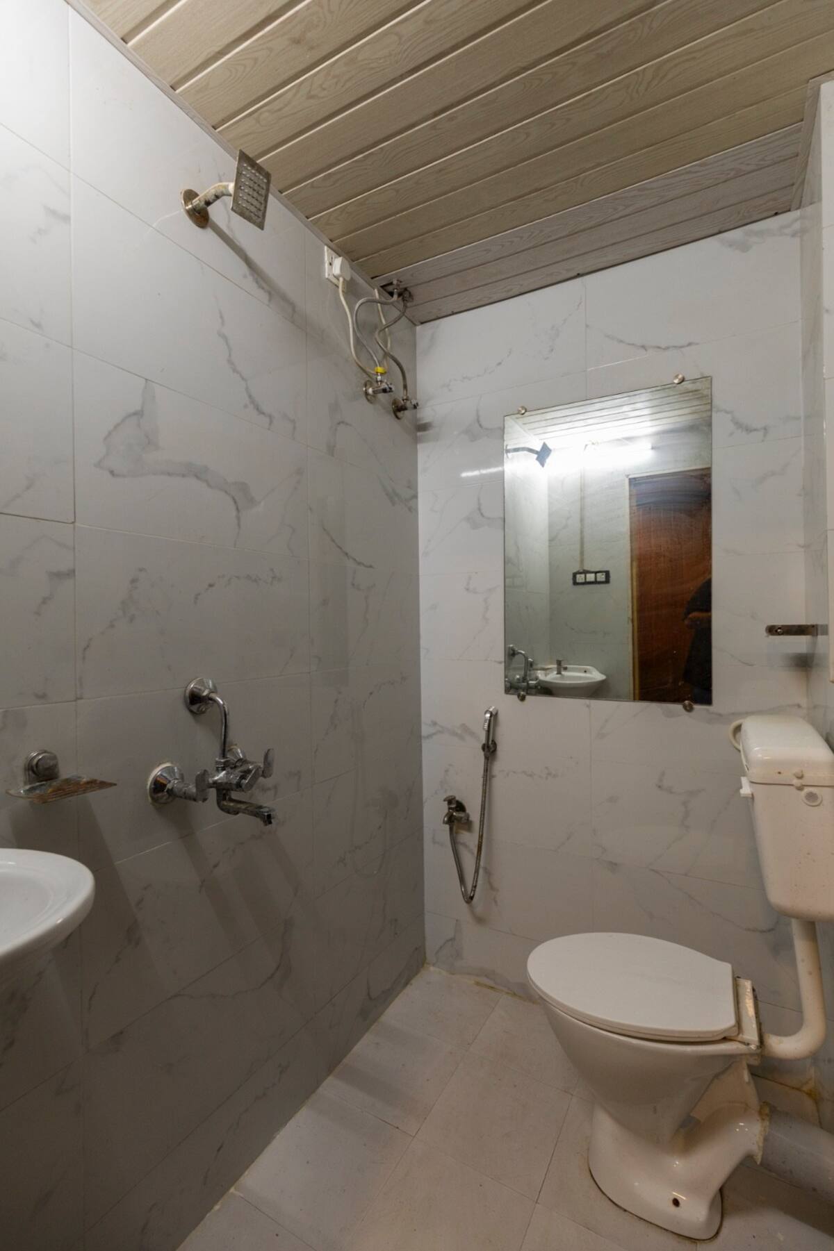 1BHK Suite for Big Groups - Tap to explore photos