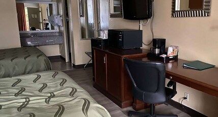 Ramada by Wyndham Rome / Verona Room Type - 2 Double Beds, Studio Suite, Non-Smoking