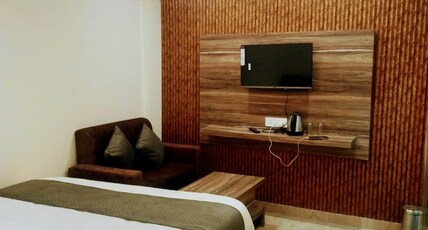 Hotel Abhinandan Room Type - Super Deluxe Room Perfect for Family and Couple