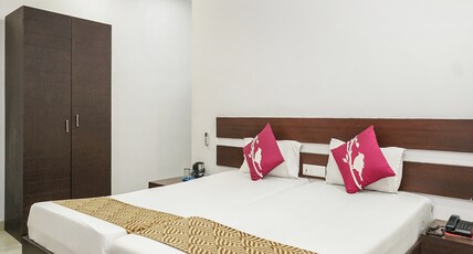 Hotel Arya Inn Room Type - super deluxe room