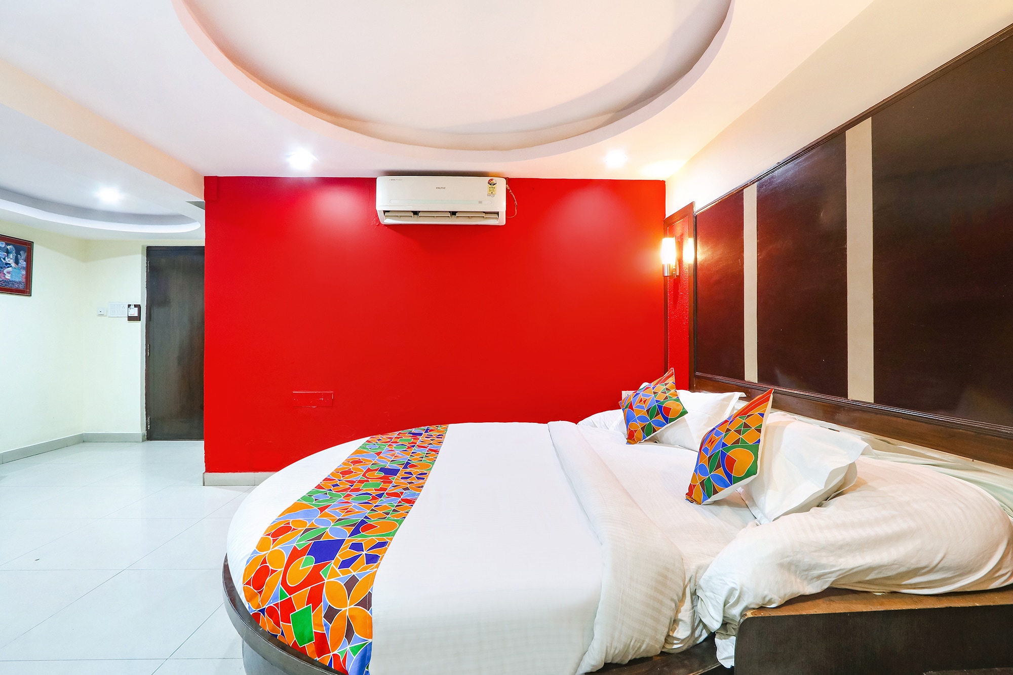 FabHotel Royal Residency II - Nr Lakdikapul Metro Station - Tap to explore photos