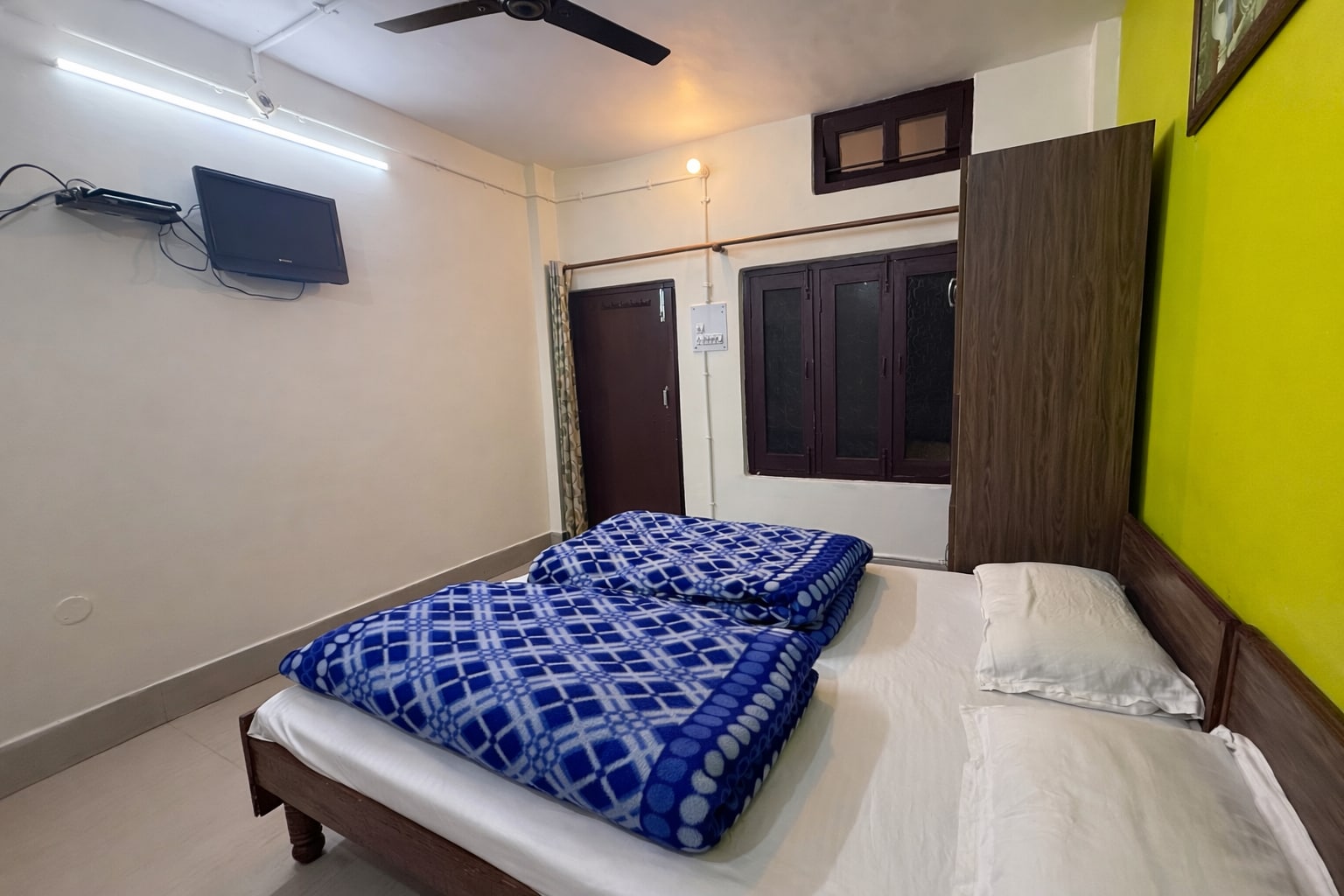 Hotel KNB Heritage(5min Walk to Shree Kashi Vishwanath Mandir) - Tap to explore photos