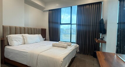 hotel skyboat inn Room Type - Classic queen room