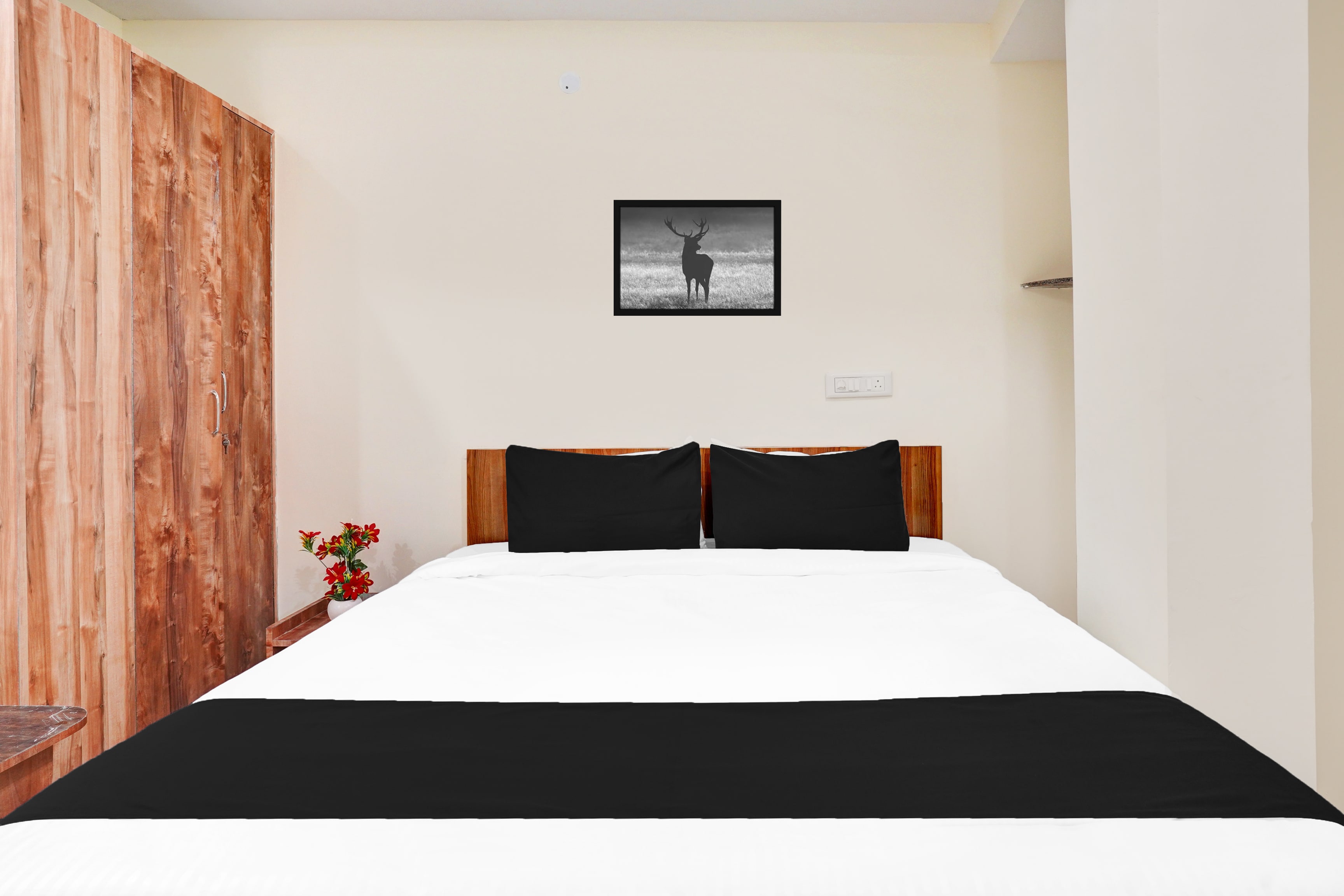 Hotel O CM RESIDENCY - Tap to explore photos