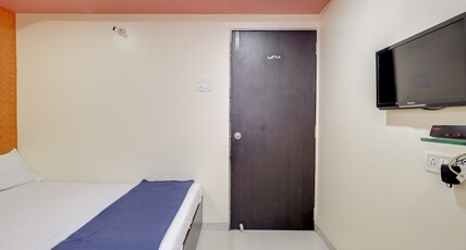 NEW SHRINIWAS LODGING AND BOARDING HOUSE Room Type - Deluxe Room