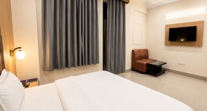 Hotel Akash Room Type - Deluxe AC Room Hotel Akash Room Type - Deluxe AC Room