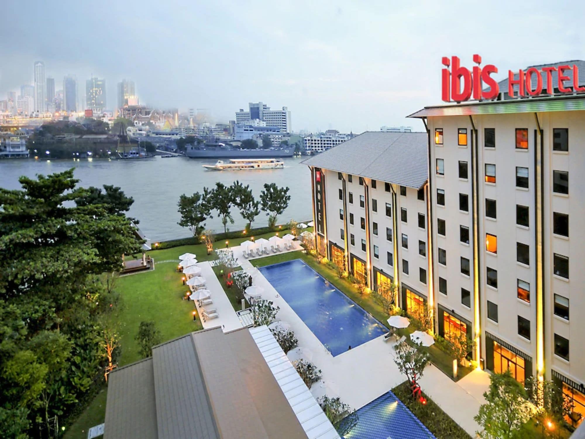 ibis Bangkok Riverside - Tap to explore photos