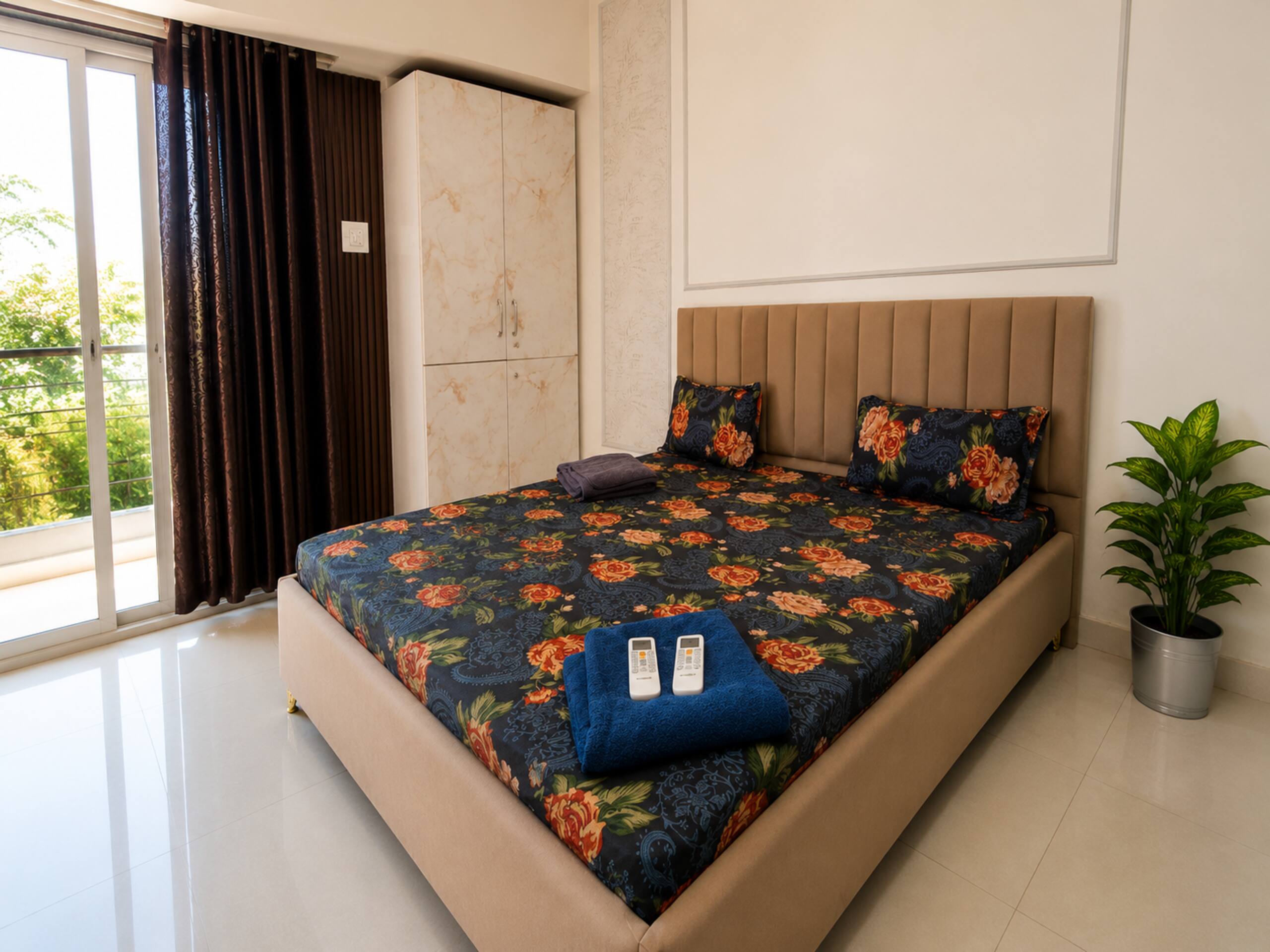 Super Luxe 1 BHK Fully Furnished - Tap to explore photos