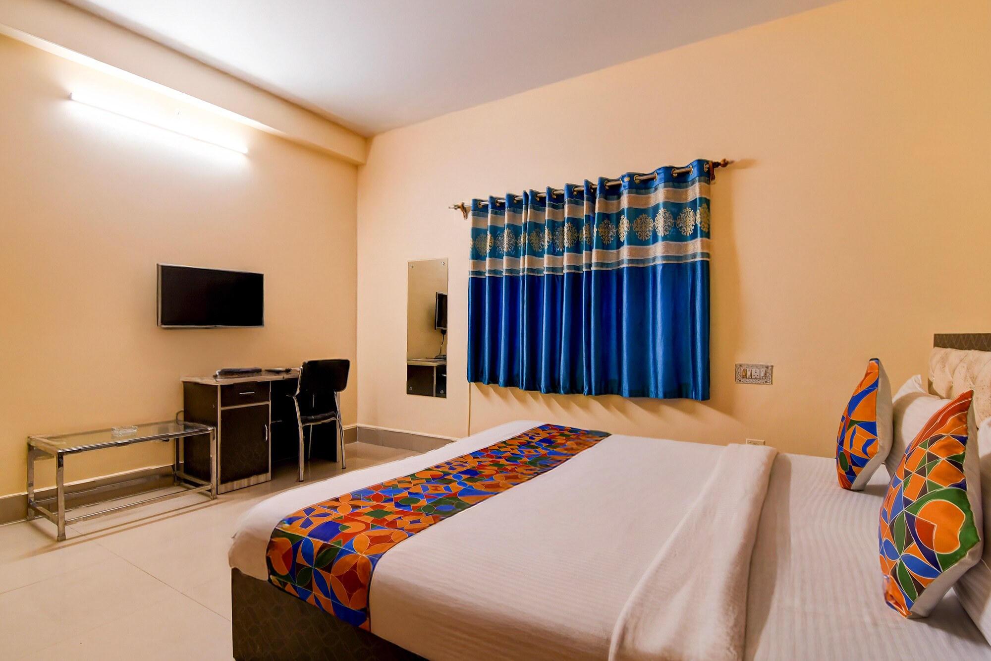 FabHotel Samanta - Tap to explore photos