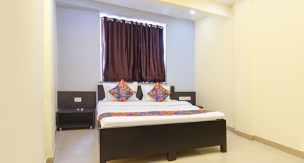 FabHotel Galaxy Koregaon Park Room Type - Deluxe Room