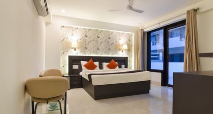 BlueNeck Sec 40 Unitech Cyber Park Gurugram Room Type - Deluxe Room