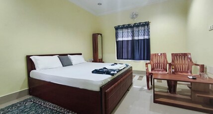 L.N. Guest House Room Type - Deluxe Room