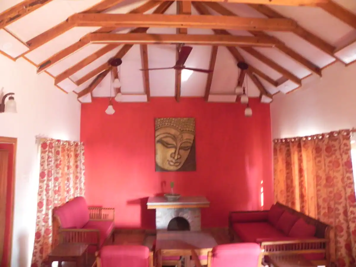 Hill Stream Cottage - Tap to explore photos