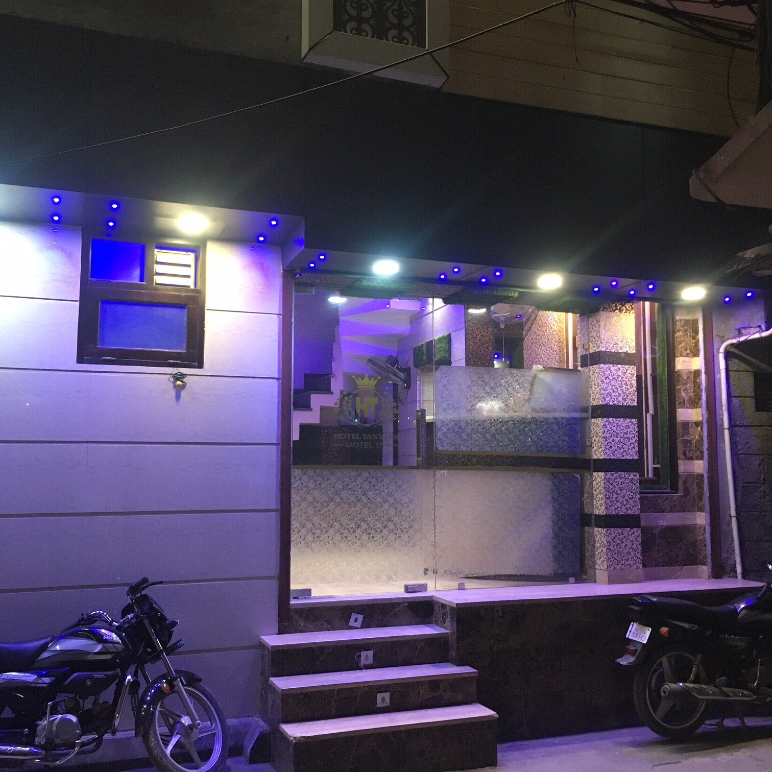 Tanveer - Tap to explore photos