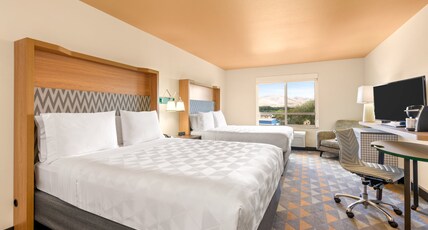 Holiday Inn YAKIMA Room Type - 2 Queen Standard Comm Access Roll Shwr