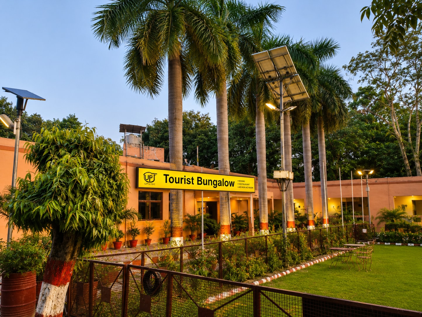 UPSTDC Tourist Bungalow, Nawabganj (100 Mtr from Bird Sanctuary) - Tap to explore photos