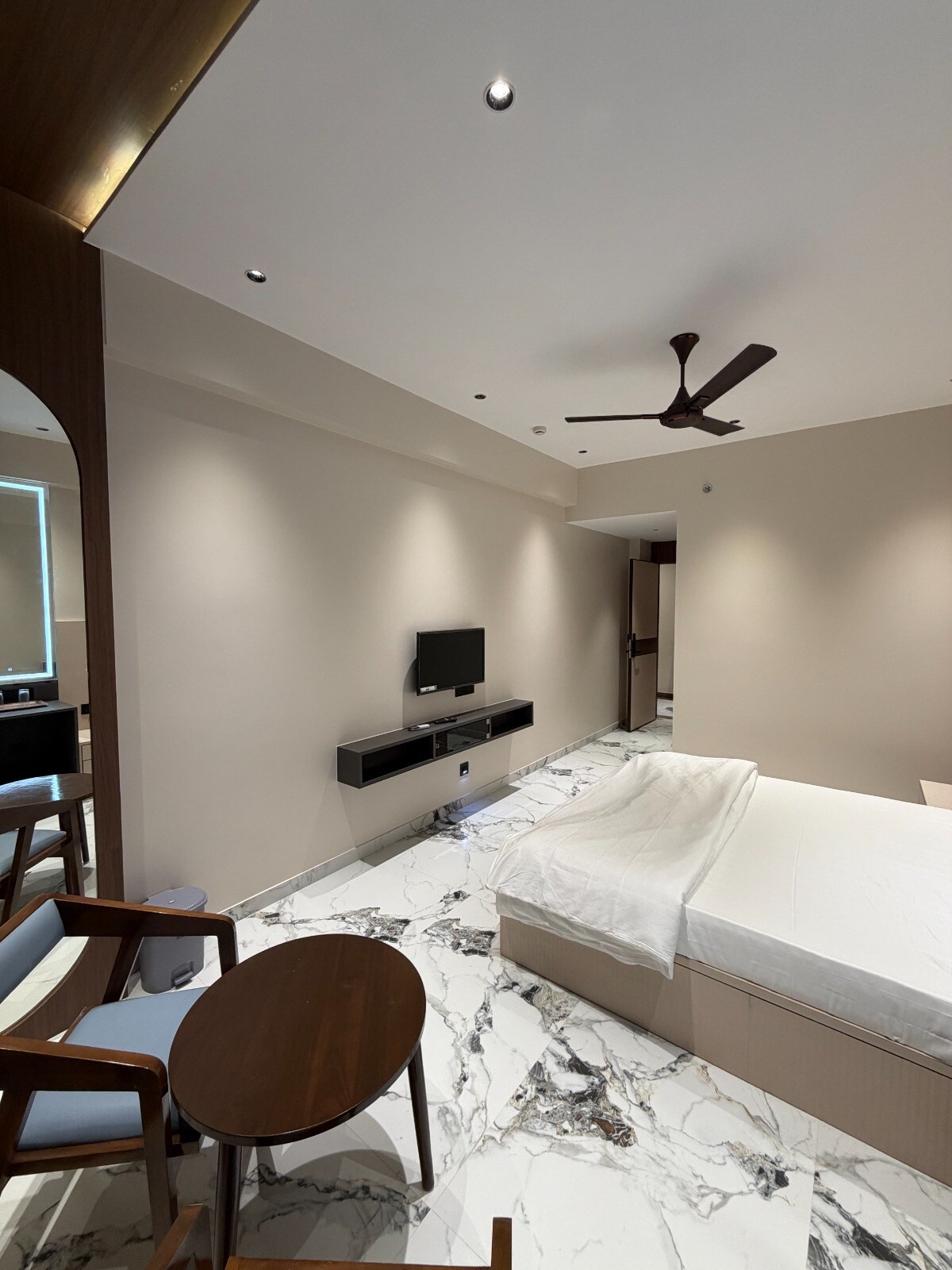 Bharat Inn Hotel And Restaurant - Tap to explore photos