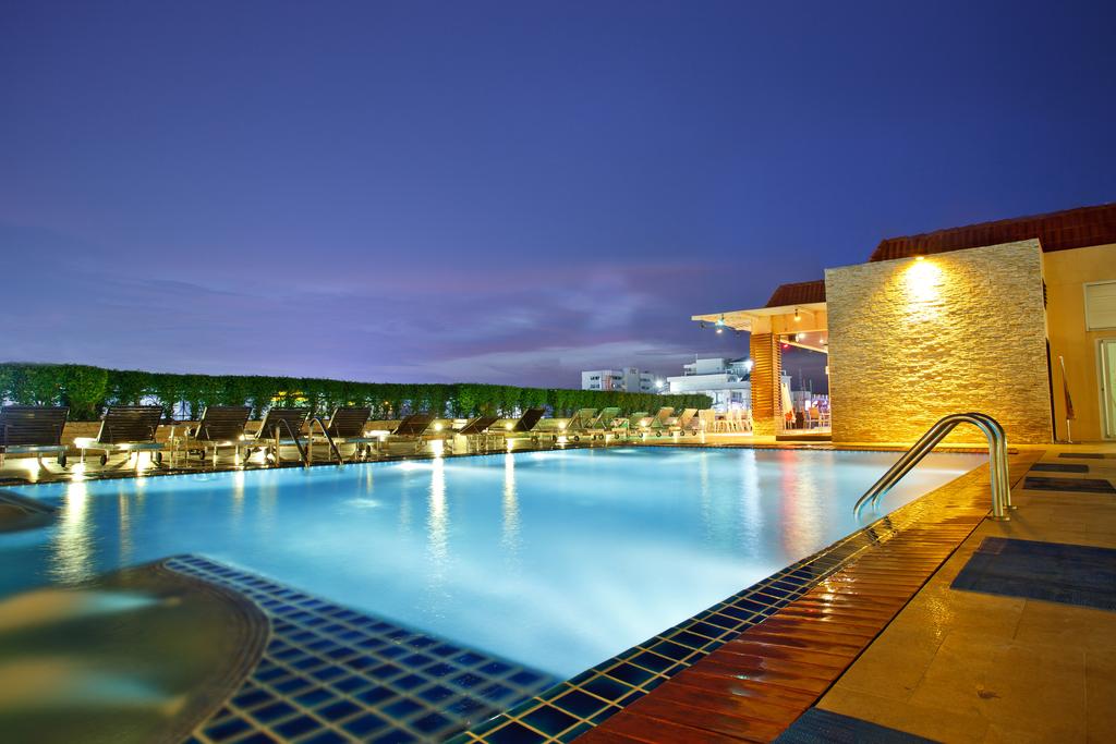 Intimate Hotel - Tap to explore photos
