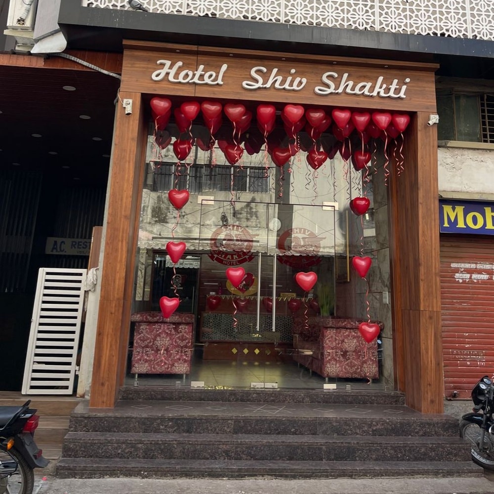 Hotel Shiv Shakti - Tap to explore photos