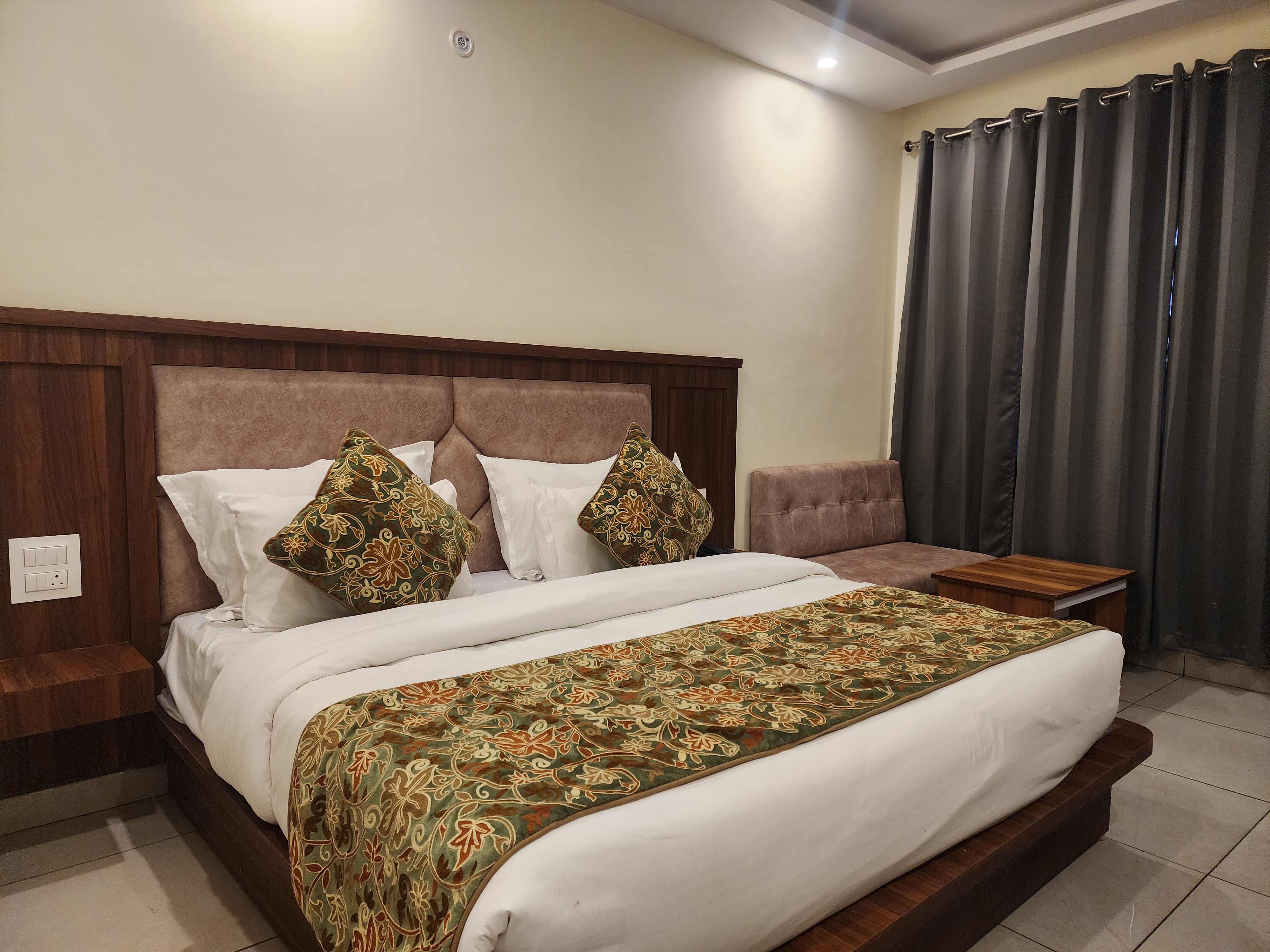 Dev Residency Inn| Near Katra Railway Station - Tap to explore photos