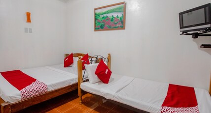 OYO 741 Sierra Travellers Inn Room Type - Standard Triple