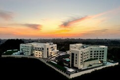 Aurum By RJ Resorts | 5 minutes from Airport |