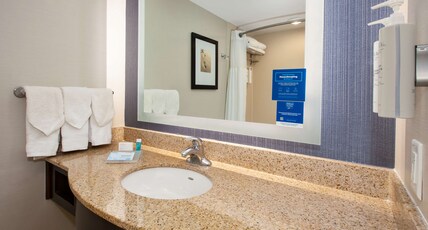 Hilton Garden Inn Virginia Beach Oceanfront Room Type - 2Q OCNFRNT W DRINKS-SNACKS