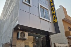 OnlyStay Shiva Dham-Shri Banke Bihari Temple, Vrindavan