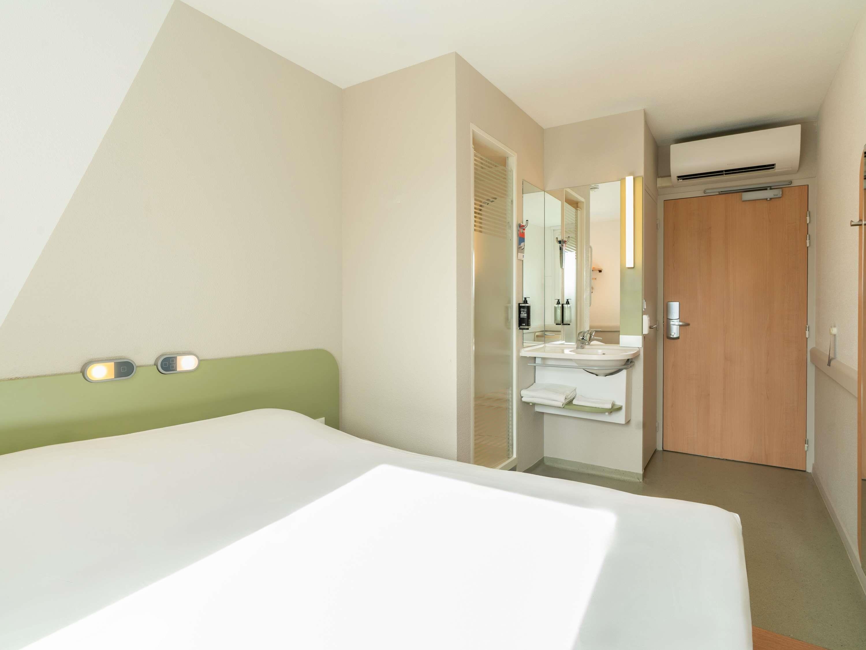 ibis budget Tours Nord - Tap to explore photos
