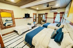 Shri Ganesh Hotel, 200 meters from nakki lake