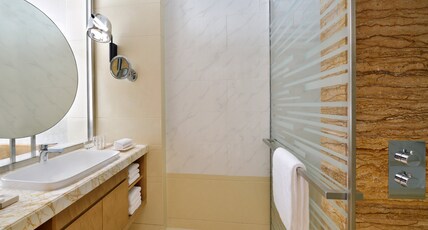 Crowne Plaza Dubai Marina Room Type - Standard Room