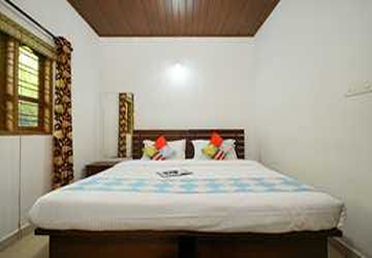 Lakkam 5bhk - Tap to explore photos