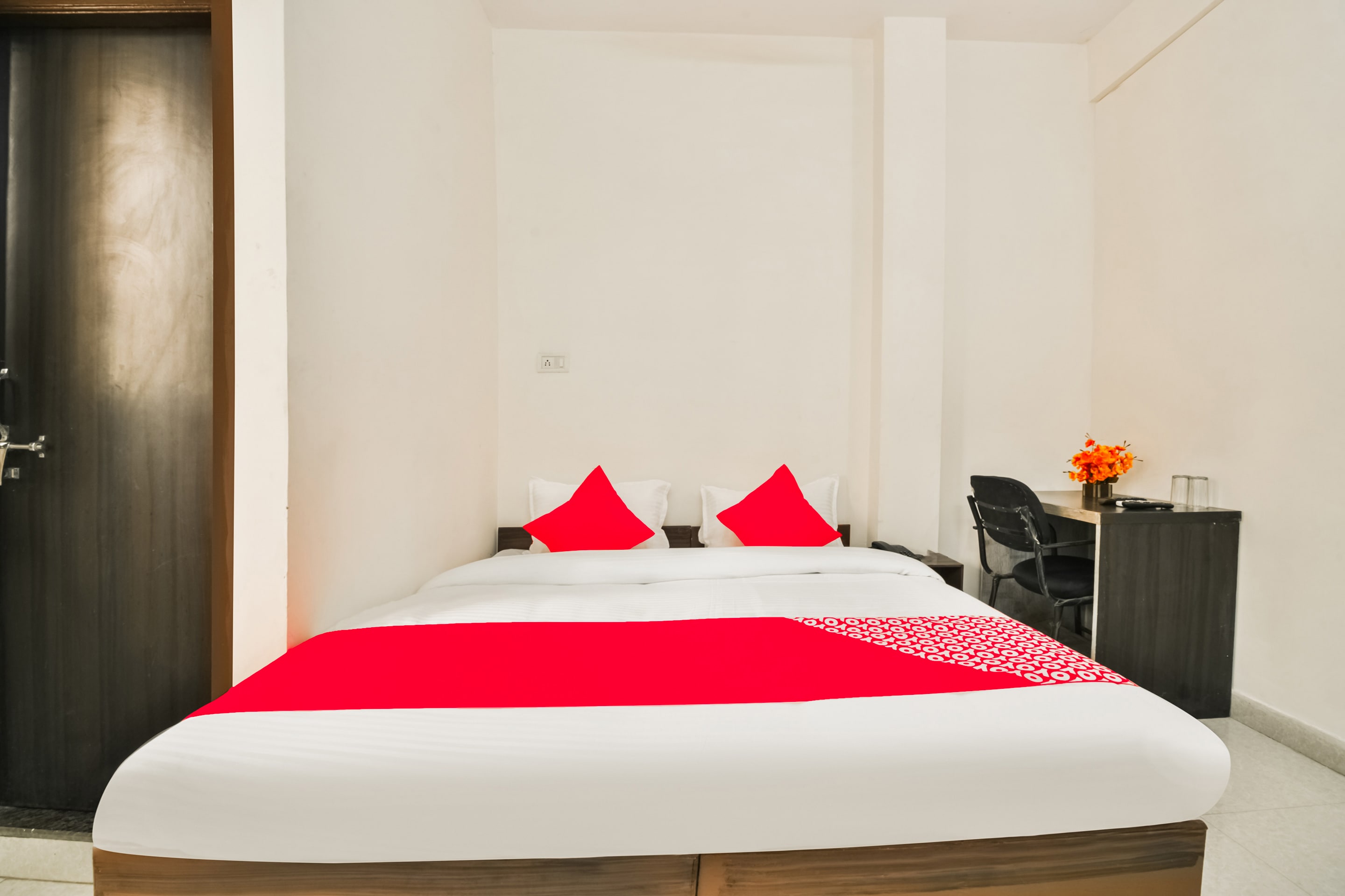 Hotel Skyway - Tap to explore photos