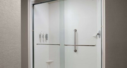 Hampton Inn & Suites Orlando/Downtown South - Medical Center Room Type - 1KING W FRIDGE NONSMOKING
