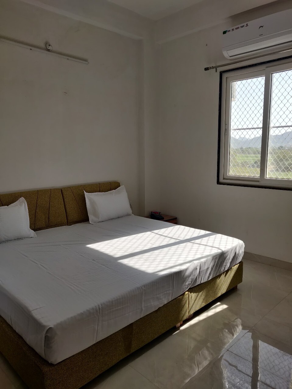 HOTEL HARIHAR - Tap to explore photos