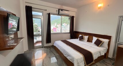 Hotel Manikut Room Type - Deluxe Balcony Room with Mountain and  City View (2nd Floor)