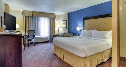 Holiday Inn Indianapolis North-Carmel Room Type - 1 King Bed Premium Courtyard View Holiday Inn Indianapolis North-Carmel Room Type - 1 King Bed Premium Courtyard View