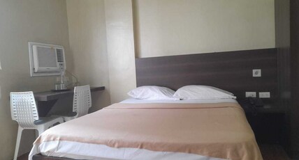 OYO 1011 First Hotel Room Type - Philippines Deluxe Double