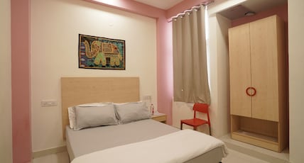 Hotel Grand Capitol Near Railway Station Room Type - Deluxe Room Hotel Grand Capitol Near Railway Station Room Type - Deluxe Room