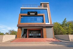 Super OYO Townhouse SSM Hospital Formerly The Arcas Hotel