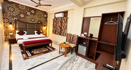 Sheela homestay Room Type - Deluxe Double Room