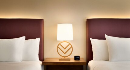 Embassy Suites by Hilton Phoenix Downtown North Room Type - 2Q STE HEARING ACC NO SMOK