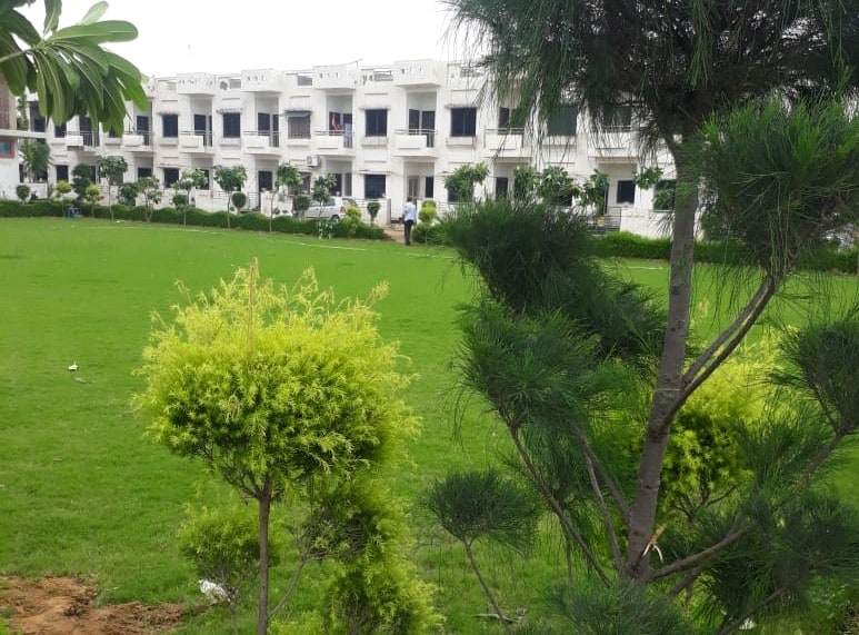LOTUS GARDEN SPIRITUAL STAY - Tap to explore photos