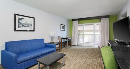 Holiday Inn Express Lancaster, an IHG Hotel Room Type - 2 Queen Beds Suite Mobile Access Tub