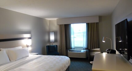 Holiday Inn Bloomington - Normal Room Type - 1 Queen Standard Comm Access Roll Shwr