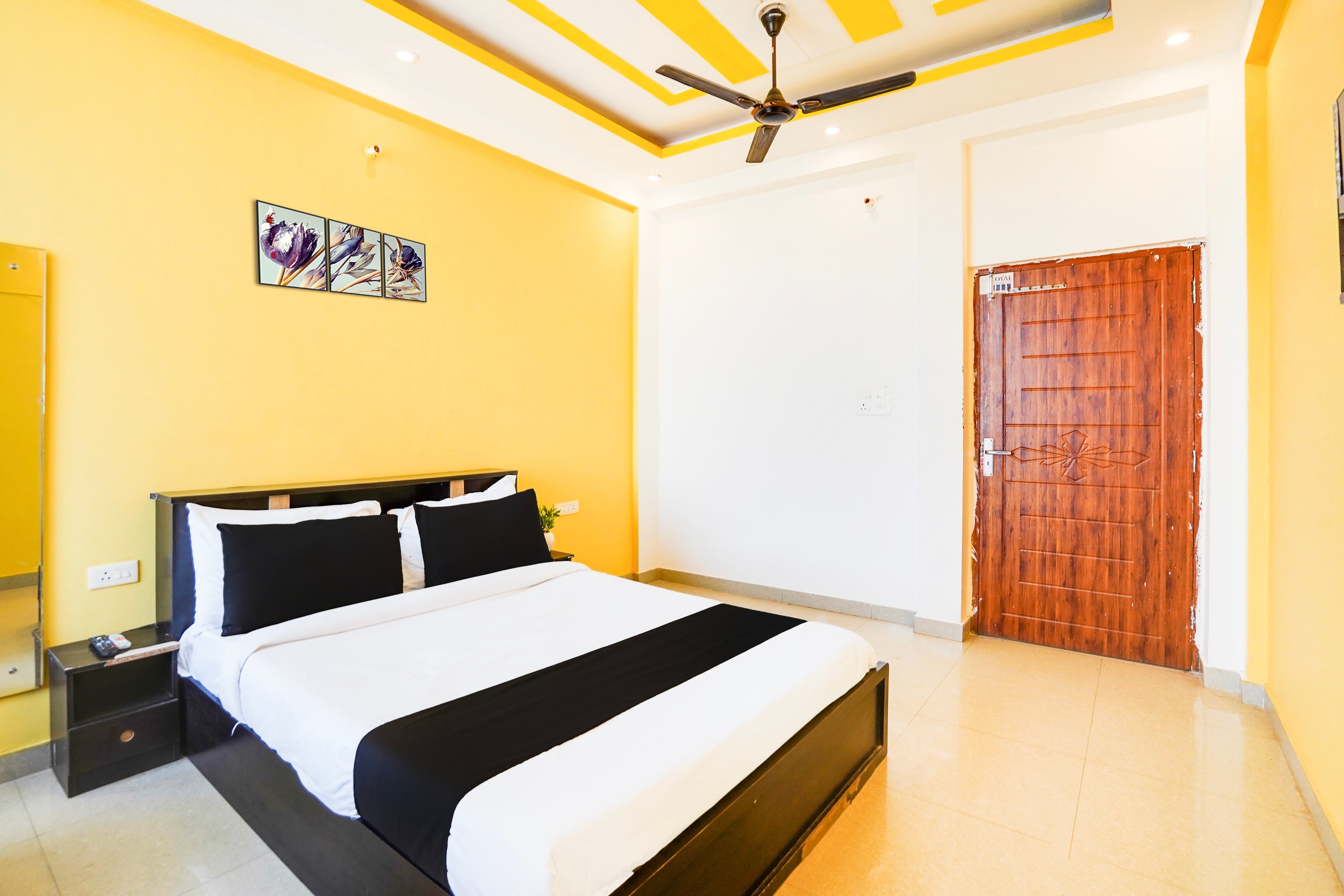 Hotel O Kedarpuram Near Doon University - Tap to explore photos