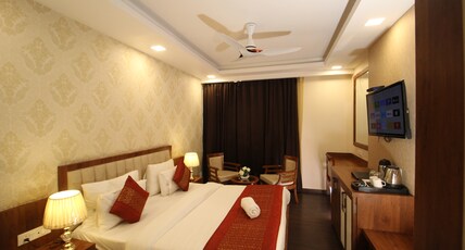 MOONLIGHT HOTEL Room Type - Club Room