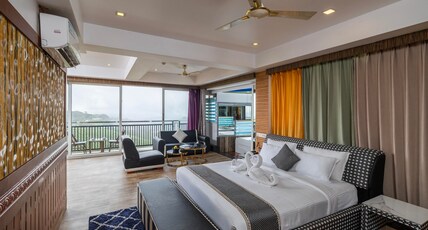 Parakkat Nature Resorts Room Type - Jacuzzi club suite