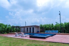Eva Farms | Aravali Lux Retreat with Pool & Jacuzzi
